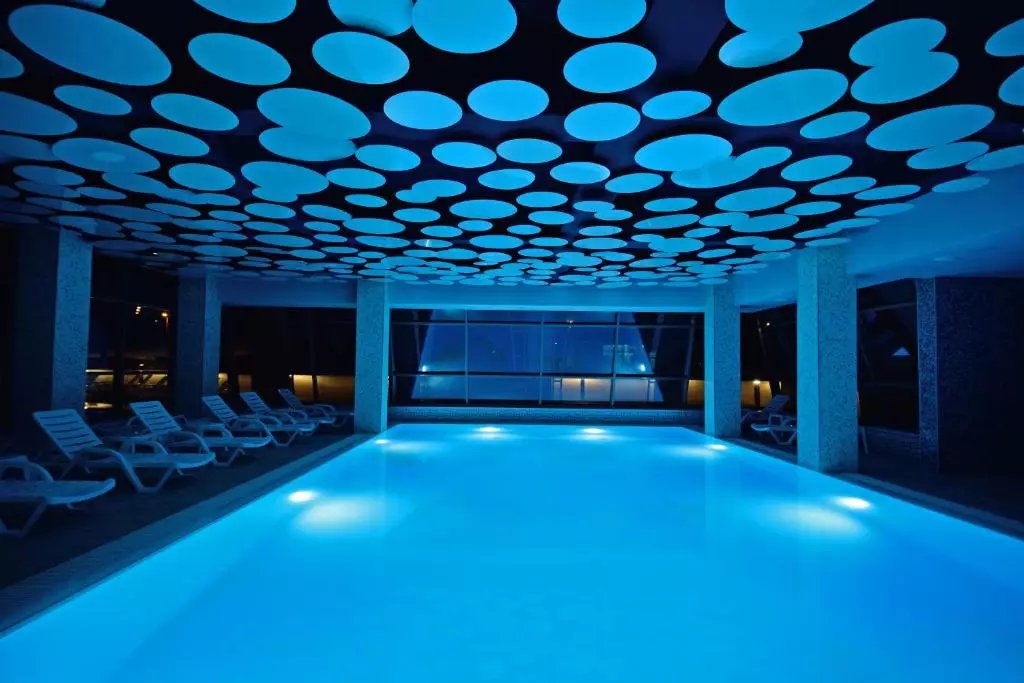 استخر HOTEL GRAND GLORIA BATUMI